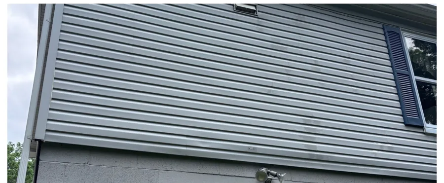 Algae-streaked siding restored