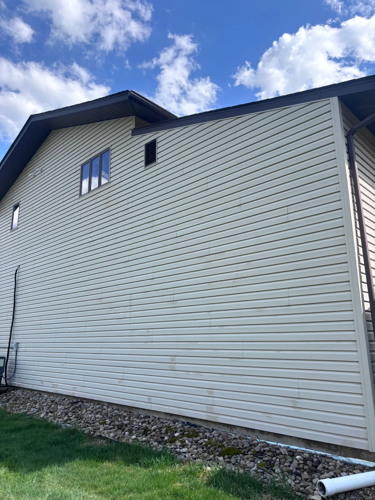 House siding before and after a soft wash
